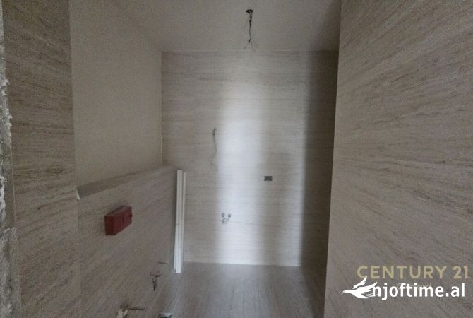 Shtepi ne shitje Apartament ne Tirane, 2+1, Mobilimi Bosh, pa mobiluar, Pagesa 380,000  Euro.