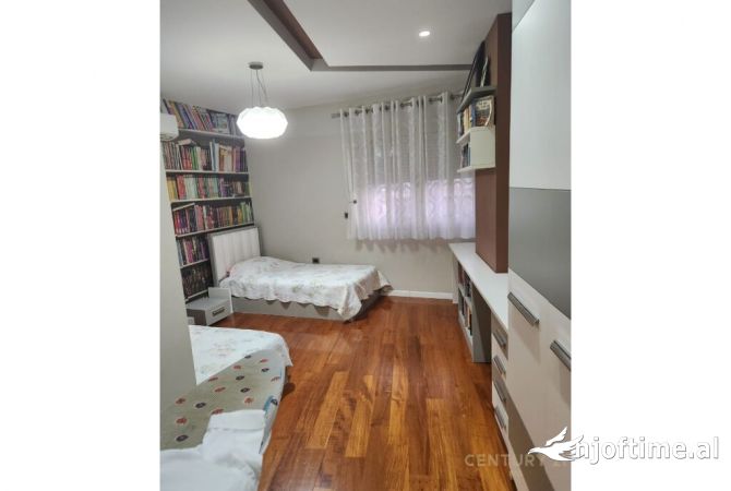 Shtepi me qera Apartament ne Tirane, 2+1, Mobilimi E mobiluar, Pagesa 1,000  Euro.