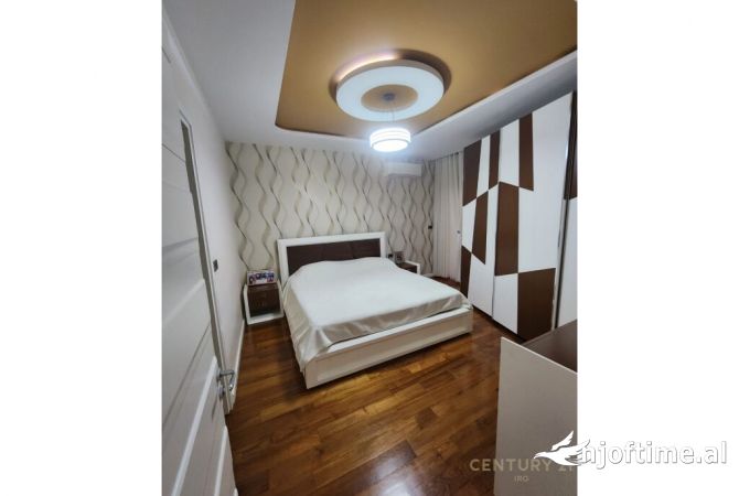 Shtepi me qera Apartament ne Tirane, 2+1, Mobilimi E mobiluar, Pagesa 1,000  Euro.