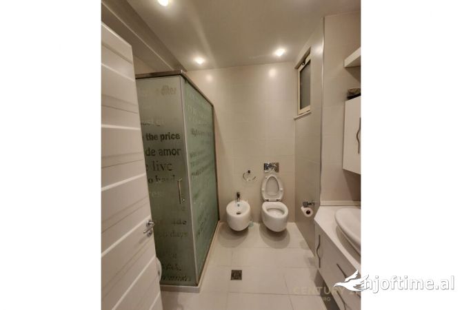 Shtepi me qera Apartament ne Tirane, 2+1, Mobilimi E mobiluar, Pagesa 1,000  Euro.