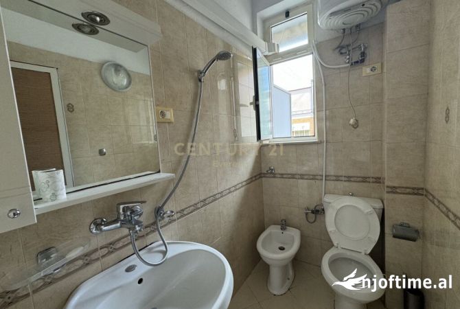 Shtepi ne shitje Apartament ne Tirane, Garsoniere, Mobilimi E mobiluar, Pagesa 100,000  Euro.