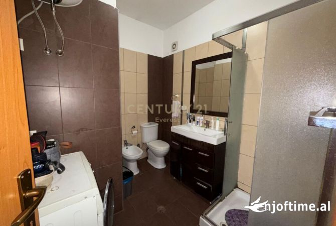Shtepi ne shitje Apartament ne Tirane, 1+1, Mobilimi E mobiluar, Pagesa 75,400  Euro.