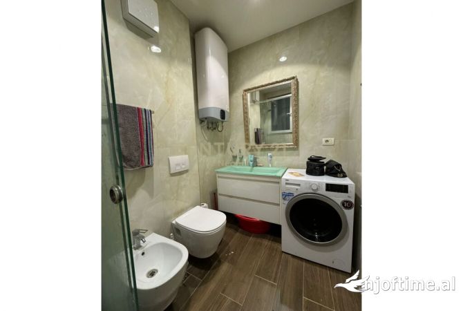 Shtepi ne shitje Apartament ne Tirane, 3+1, Mobilimi Bosh, pa mobiluar, Pagesa 245,000  Euro.