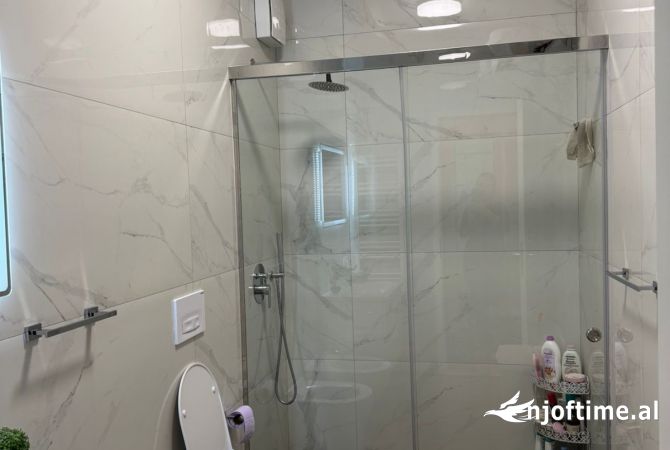 Shtepi me qera Apartament ne Tirane, 2+1, Mobilimi E mobiluar, Pagesa 800  Euro.