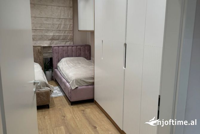 Shtepi me qera Apartament ne Tirane, 2+1, Mobilimi E mobiluar, Pagesa 800  Euro.