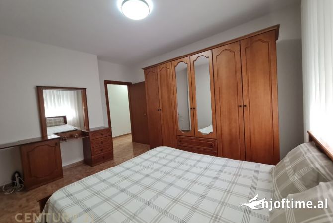 Shtepi me qera Apartament ne Tirane, 2+1, Mobilimi E mobiluar, Pagesa 700  Euro.