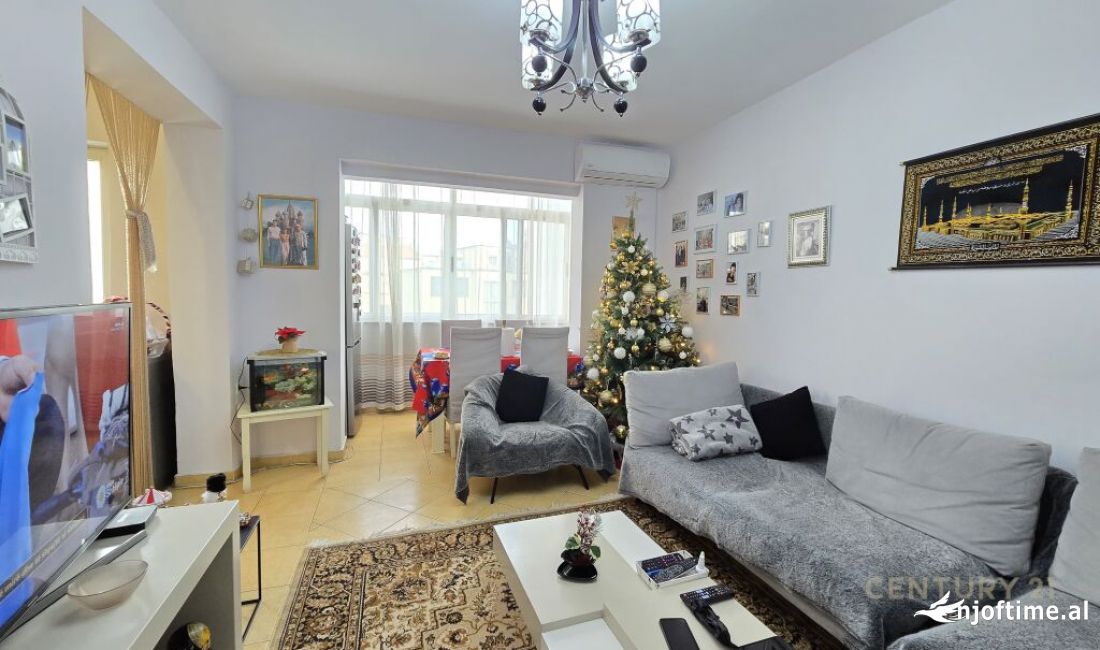 Shtepi ne shitje Apartament ne Tirane, 3+1, Mobilimi E mobiluar, Pagesa 179,000  Euro.