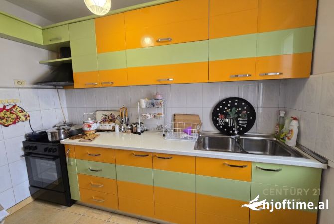 Shtepi ne shitje Apartament ne Tirane, 3+1, Mobilimi E mobiluar, Pagesa 179,000  Euro.