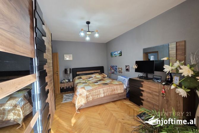 Shtepi ne shitje Apartament ne Tirane, 3+1, Mobilimi E mobiluar, Pagesa 179,000  Euro.
