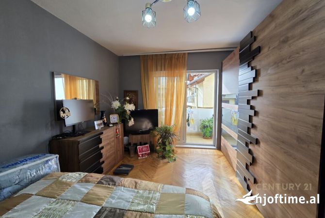 Shtepi ne shitje Apartament ne Tirane, 3+1, Mobilimi E mobiluar, Pagesa 179,000  Euro.
