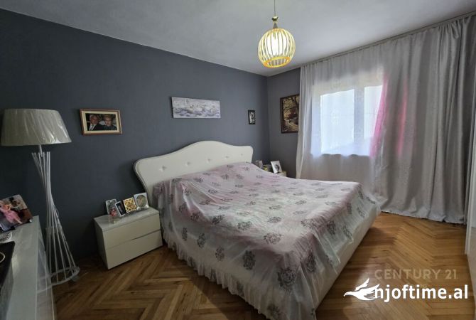 Shtepi ne shitje Apartament ne Tirane, 3+1, Mobilimi E mobiluar, Pagesa 179,000  Euro.