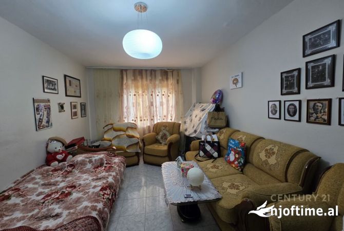 Shtepi ne shitje Apartament ne Tirane, 3+1, Mobilimi E mobiluar, Pagesa 179,000  Euro.