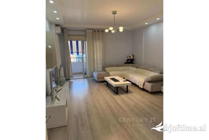 Shtepi me qera 2+1 ne Tirane - 800 Euro