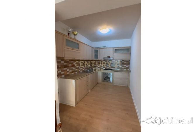 Shtepi me qera Apartament ne Tirane, 2+1, Mobilimi Pjeserisht e mobiluar, Pagesa 600  Euro.