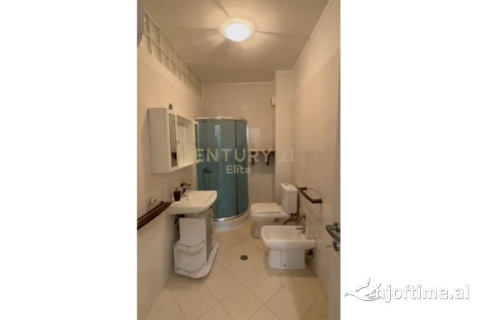 Shtepi me qera Apartament ne Tirane, 2+1, Mobilimi Pjeserisht e mobiluar, Pagesa 600  Euro.