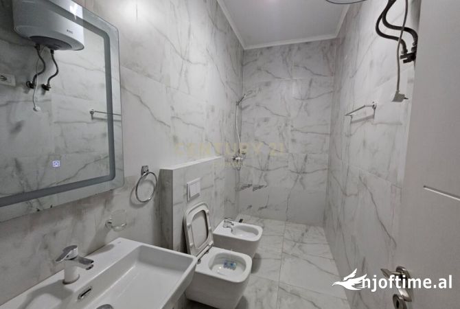 Shtepi ne shitje Apartament ne Tirane, 2+1, Mobilimi E mobiluar, Pagesa 190,000  Euro.