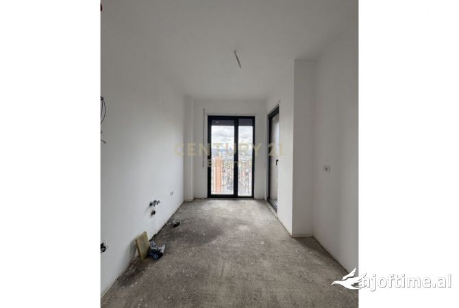 Shtepi ne shitje Apartament ne Tirane, 3+1, Mobilimi Bosh, pa mobiluar, Pagesa 208,000  Euro.