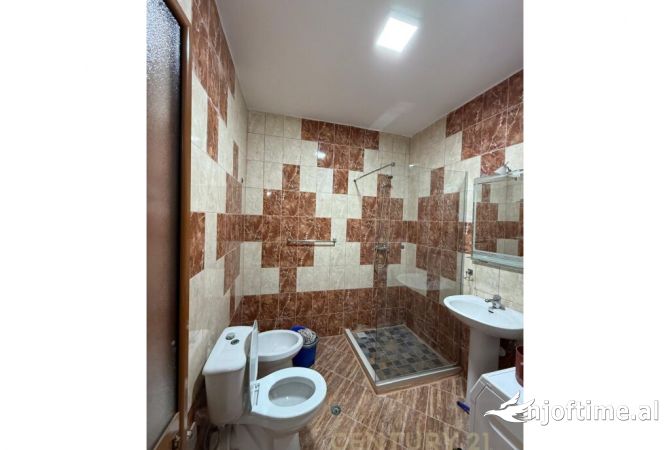 Shtepi me qera Apartament ne Tirane, 2+1, Mobilimi E mobiluar, Pagesa 450  Euro.