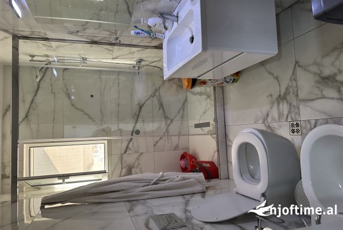 Shtepi ne shitje Apartament ne Tirane, 2+1, Mobilimi E mobiluar, Pagesa 130,000  Euro.