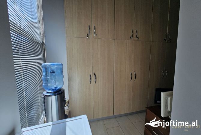 Ambient biznesi ne shitje 3+1 ne Tirane - 125,000 Euro