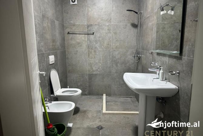 Shtepi me qera Apartament ne Tirane, 2+1, Mobilimi E mobiluar, Pagesa 700  Euro.