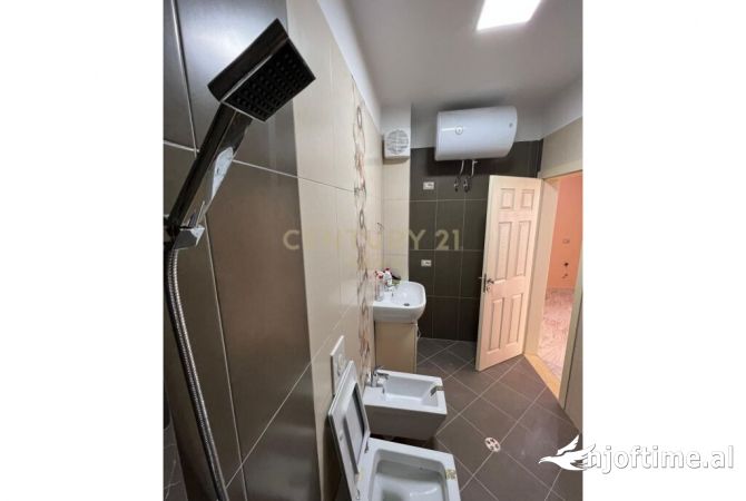 Shtepi ne shitje Apartament ne Tirane, 2+1, Mobilimi E mobiluar, Pagesa 150,000  Euro.