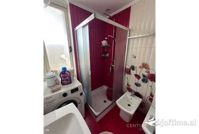 Shtepi me qera Apartament ne Tirane, 2+1, Mobilimi E mobiluar, Pagesa 600  Euro.