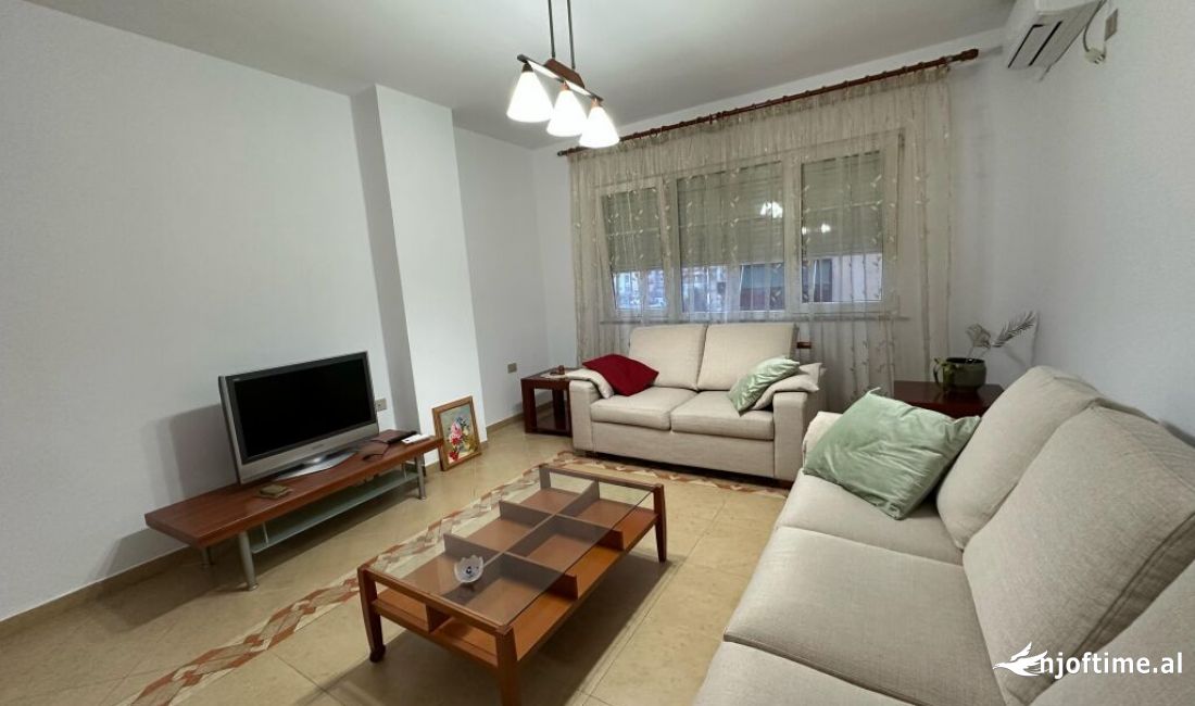 Shtepi me qera Apartament ne Tirane, 2+1, Mobilimi E mobiluar, Pagesa 650  Euro.