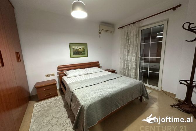 Shtepi me qera Apartament ne Tirane, 2+1, Mobilimi E mobiluar, Pagesa 650  Euro.