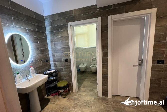 Ambient per zyra me qira tek 21 Dhjetori 3,000 Euro