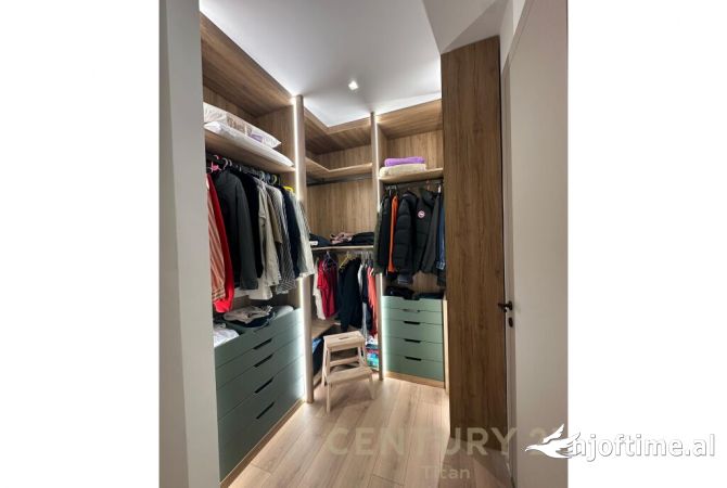 Shtepi me qera Apartament ne Tirane, 2+1, Mobilimi E mobiluar, Pagesa 1,200  Euro.