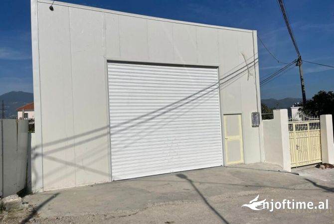 Ambient biznesi me qera 4+1 ne Tirane - 1,100 Euro