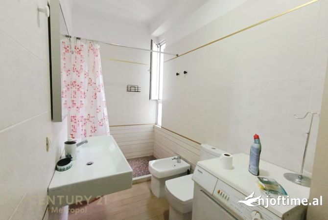 Shtepi me qera Apartament ne Tirane, 2+1, Mobilimi E mobiluar, Pagesa 750  Euro.