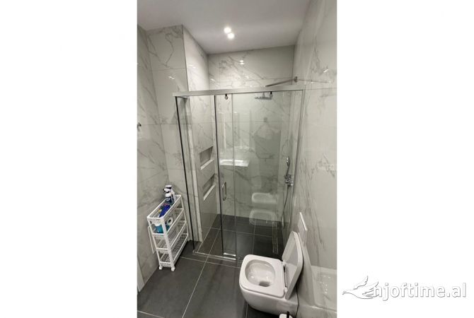 Shtepi me qera Apartament ne Tirane, 2+1, Mobilimi E mobiluar, Pagesa 1,200  Euro.