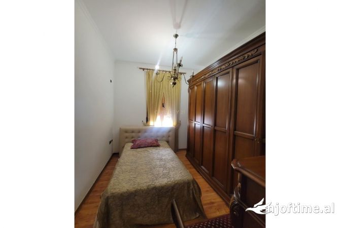 Casa in affitto 4+1 a Tirana - 1,100 Euro