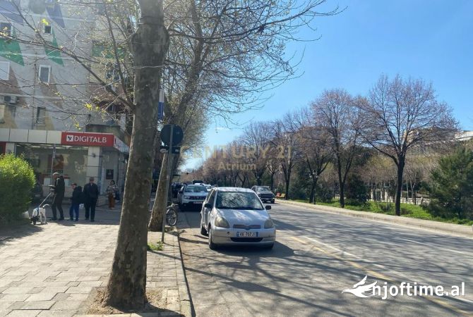 Ambient biznesi me qera 3+1 ne Tirane - 500 Euro