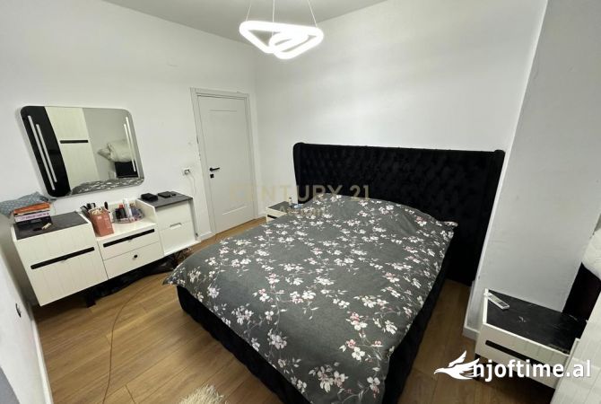 Shtepi ne shitje Apartament ne Tirane, 2+1, Mobilimi E mobiluar, Pagesa 165,000  Euro.
