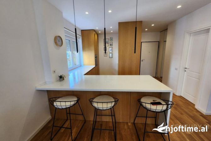 Shtepi me qera 3+1 ne Tirane - 1,300 Euro