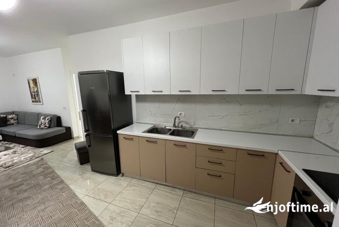Shtepi me qera 2+1 ne Tirane - 800 Euro