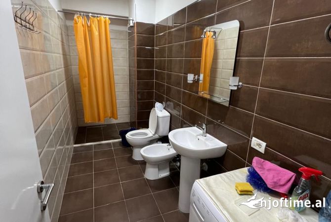 Shtepi me qera Apartament ne Tirane, 2+1, Mobilimi E mobiluar, Pagesa 800  Euro.