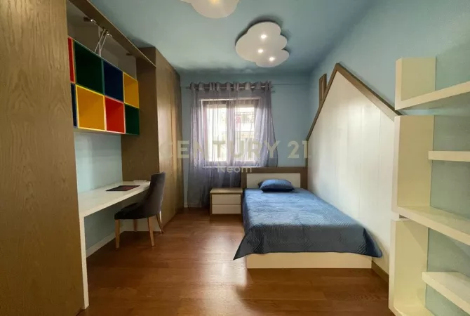 Shtepi me qera Apartament ne Tirane, 3+1, Mobilimi E mobiluar, Pagesa 800  Euro.