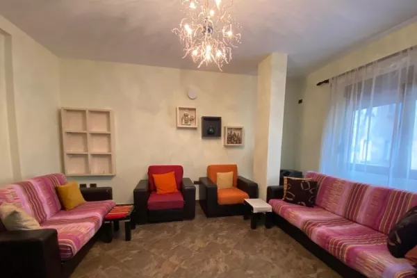 Shtepi me qera Apartament ne Tirane, 2+1, Mobilimi E mobiluar, Pagesa 600  Euro.