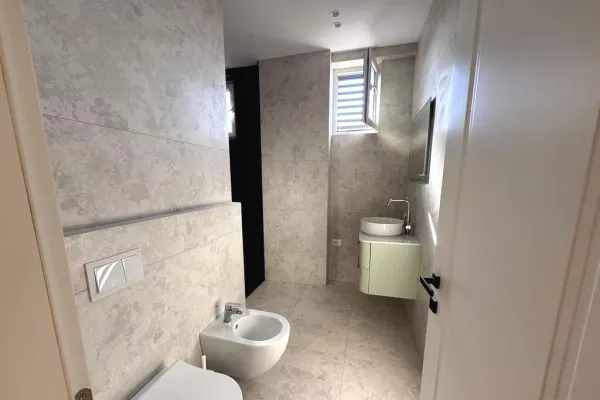 Shtepi me qera Apartament ne Tirane, 2+1, Mobilimi E mobiluar, Pagesa 1,100  Euro.
