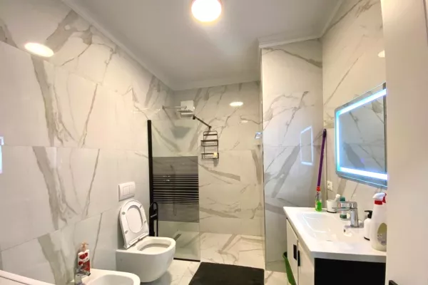 Shtepi me qera 2+1 ne Tirane - 900 Euro