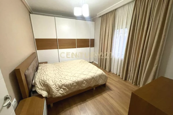 Shtepi me qera 4+1 ne Tirane - 1,200 Euro