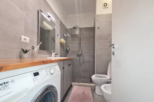 Shtepi ne shitje Apartament ne Tirane, 1+1, Mobilimi E mobiluar, Pagesa 140,000  Euro.