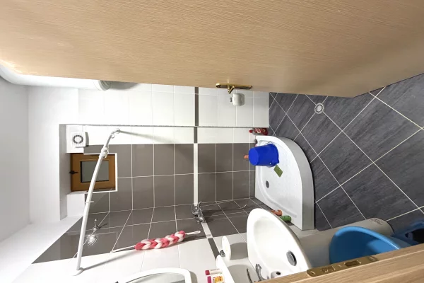 Shtepi ne shitje Apartament ne Pogradec, 1+1, Mobilimi E mobiluar, Pagesa 65,000  Euro.