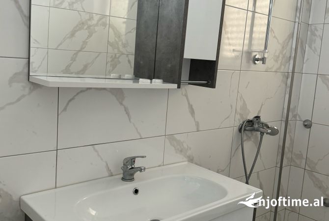 Shtepi me qera Apartament ne Durres, Garsoniere, Mobilimi E mobiluar, Pagesa 17,000  Leke.