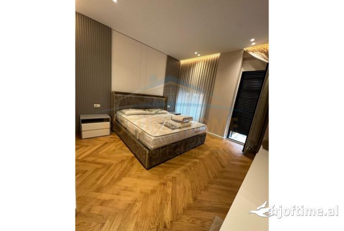 Shtepi me qera 3+1 ne Tirane - 2,500 Euro