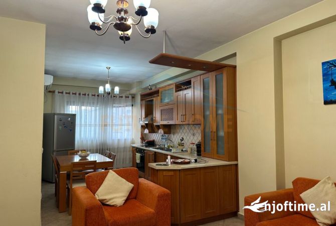 Shtepi ne shitje Apartament ne Tirane, 2+1, Mobilimi E mobiluar, Pagesa 160,000  Euro.